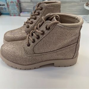 Cliffs by White Mountain Beige Glitter Boots Sz 5.5 NEW!